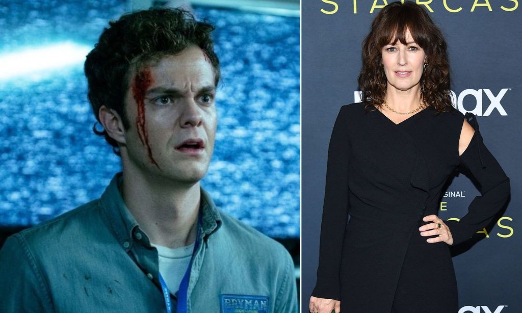 Montagem com Jack Quaid como Hughie Campbell em cena de The Boys e a atriz Rosemarie DeWitt em evento.