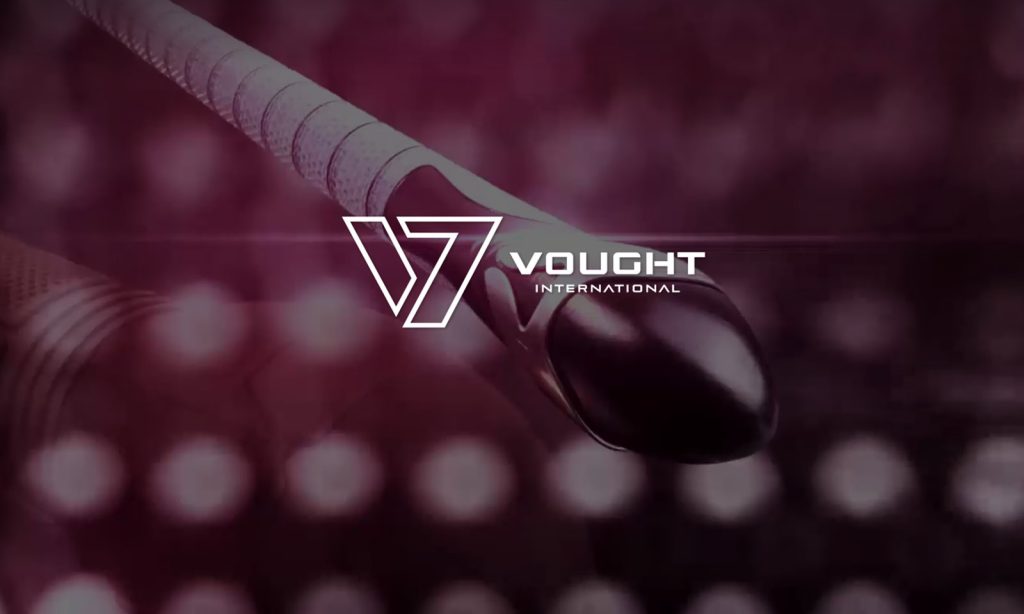 Imagem com logo da Vought International centralizada e um sex toy inspirado em The Boys ao fundo.