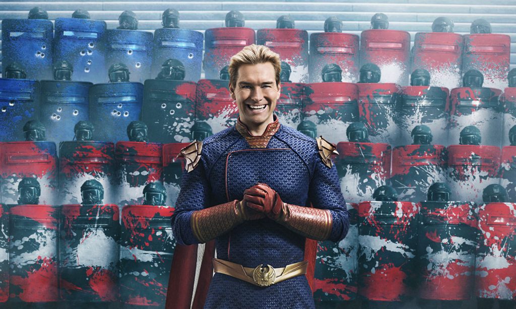 Homelander (Capitão Pátria) sorrindo com soldados ao fundo em pôster da 4ª temporada de The Boys.