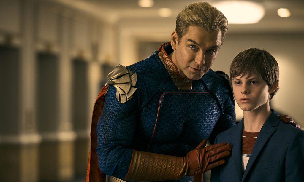 Capitão Pátria (Homelander) e Ryan conversando em cena do Episódio 1 da 4ª temporada de The Boys.