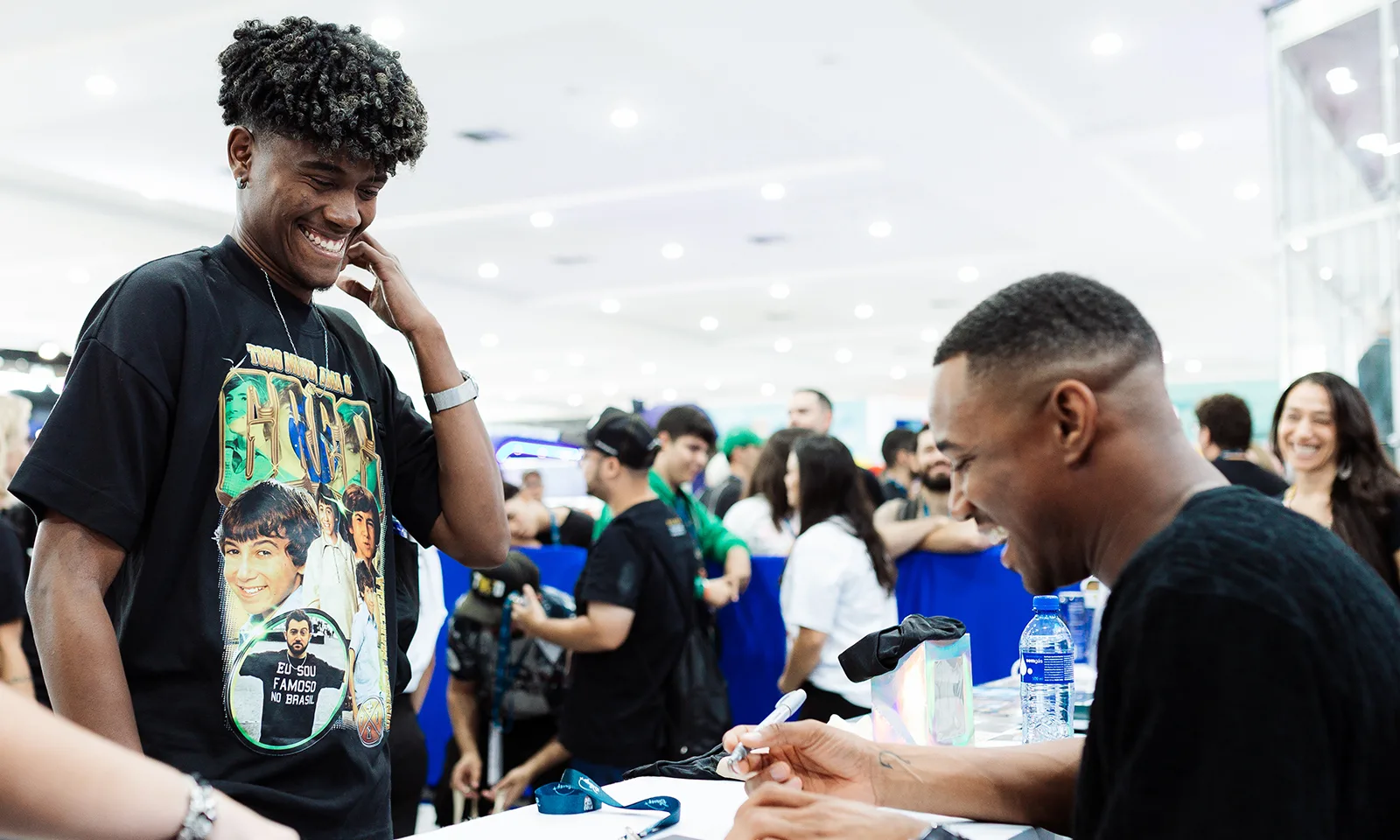 Jesse na sessão de autógrafos com os fãs no Imagineland 2025