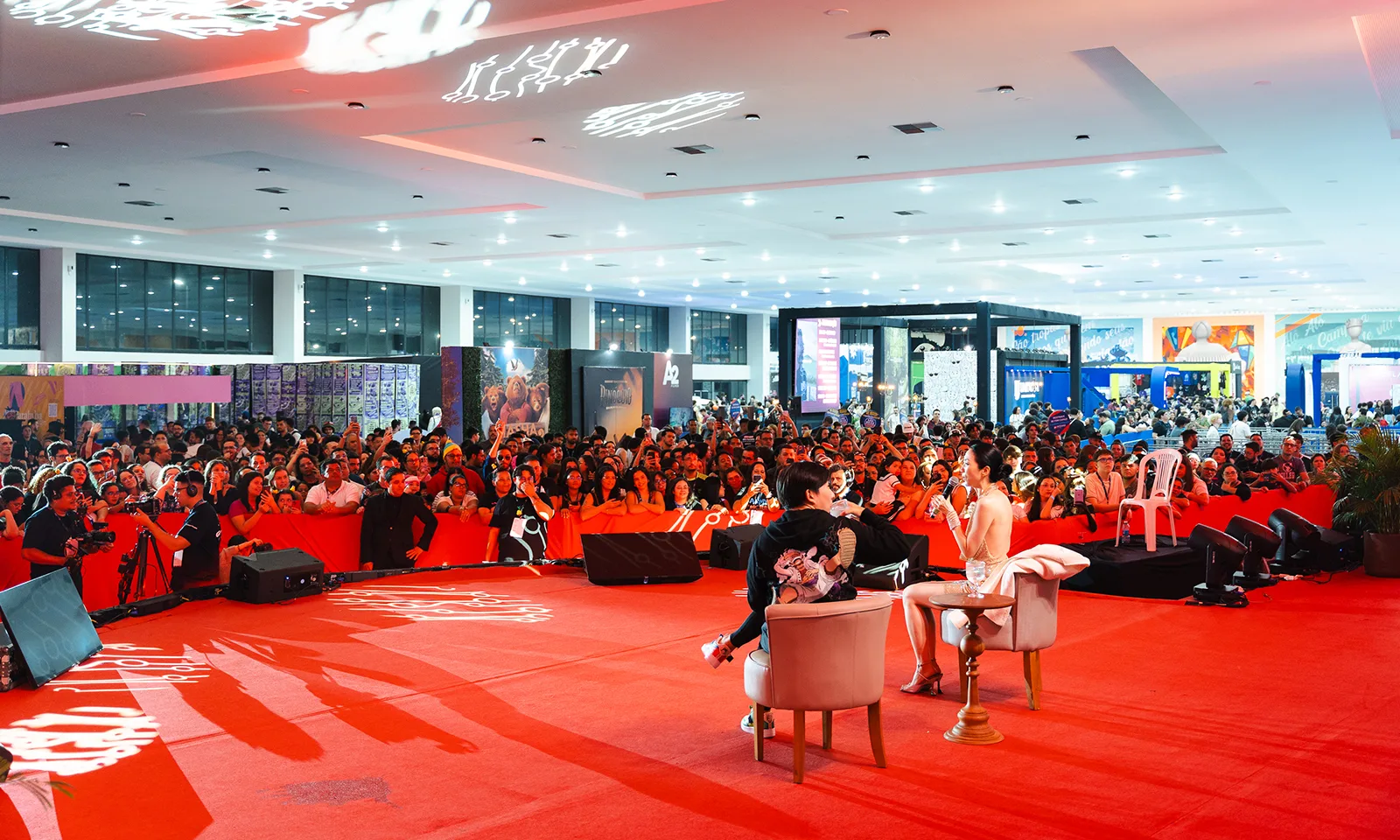 Kim no painel do Imagineland 2025