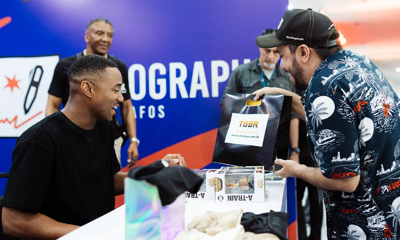 Jesse recebendo presentes no Imagineland 2025